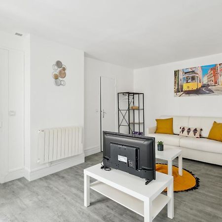 Chic And Comfortable Apart In Paris Apartment Exterior photo